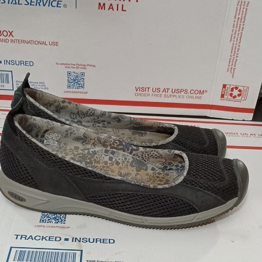 Women's Black Slip-On Shoes